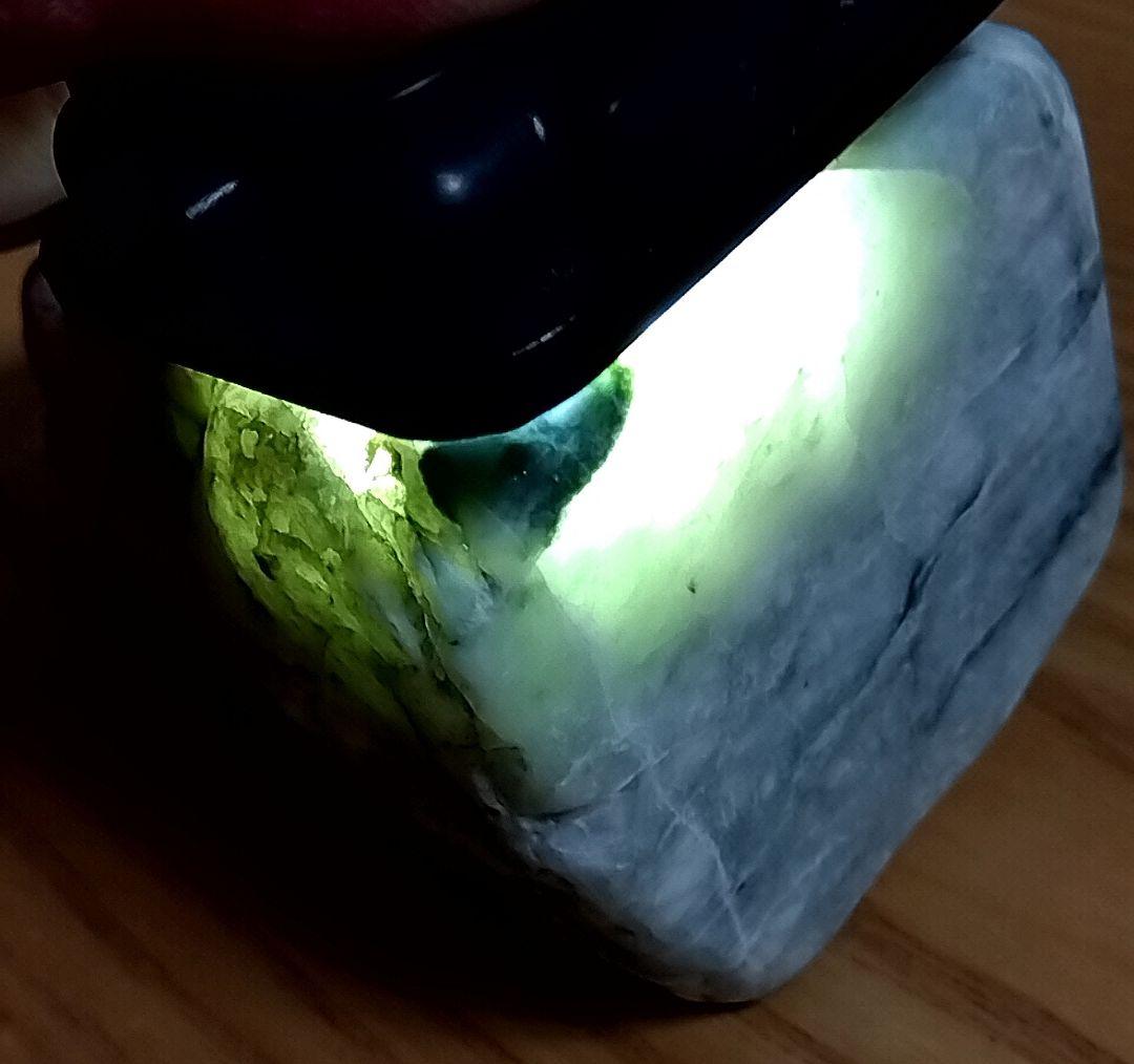 ★翡翠原石★糸魚川転石硬玉【姫川・川ズレ・切り出し粗面0.9kg】