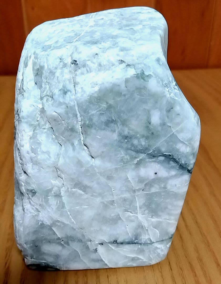 ★翡翠原石★糸魚川転石硬玉【姫川・川ズレ・切り出し粗面0.9kg】