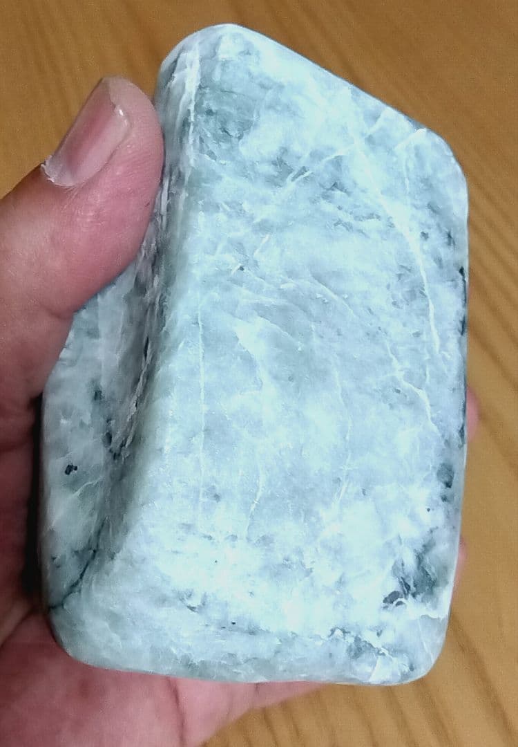 ★翡翠原石★糸魚川転石硬玉【姫川・川ズレ・切り出し粗面0.9kg】