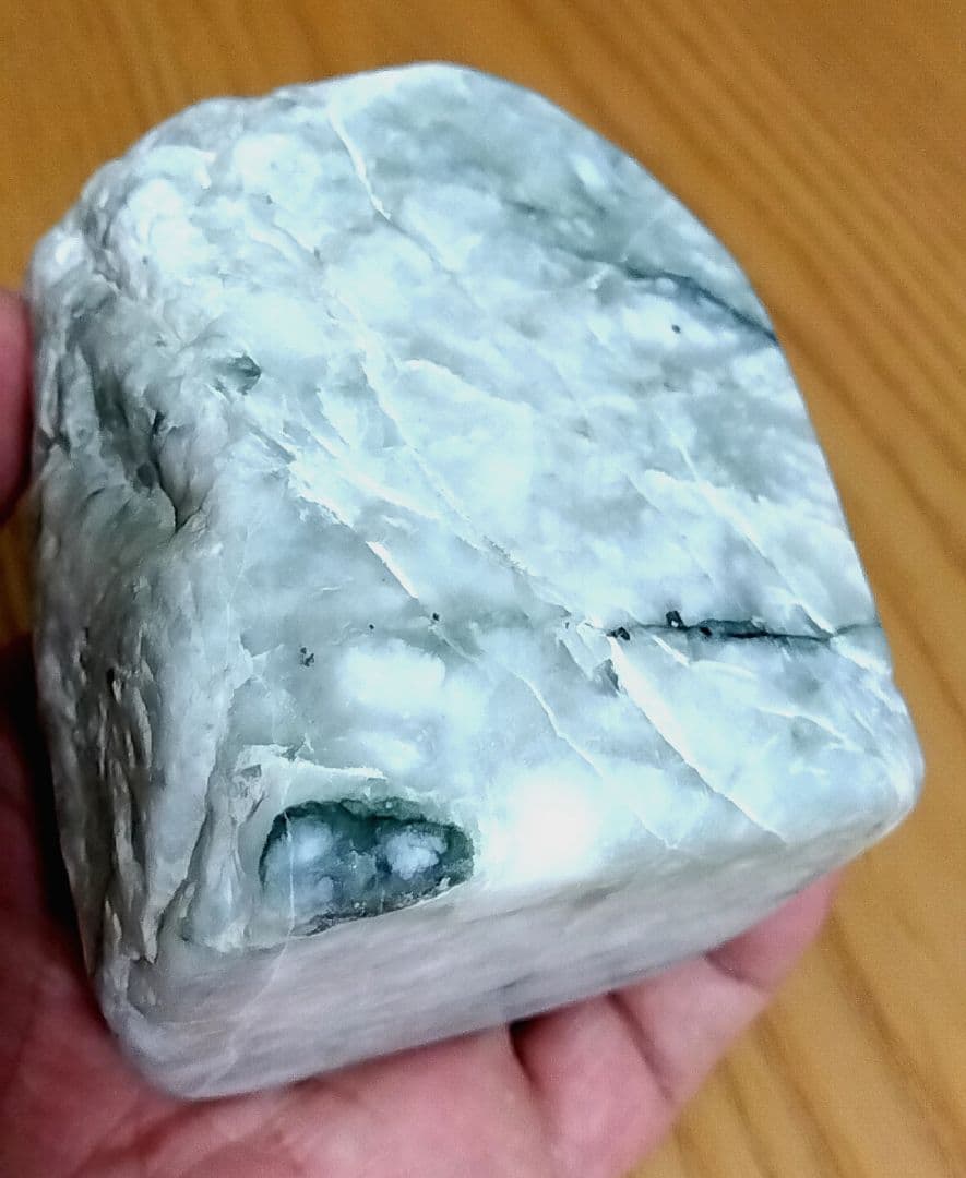 ★翡翠原石★糸魚川転石硬玉【姫川・川ズレ・切り出し粗面0.9kg】