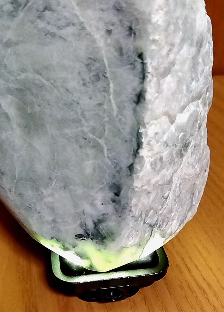 ★翡翠原石★糸魚川転石硬玉【姫川・川ズレ・切り出し粗面0.9kg】