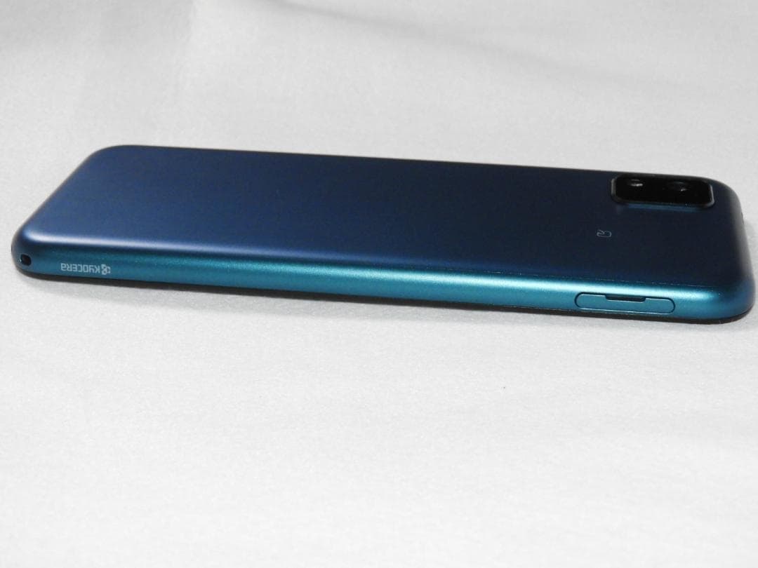 美品 KYOCERA かんたんスマホ3 A205KC グリーン SIMフリー