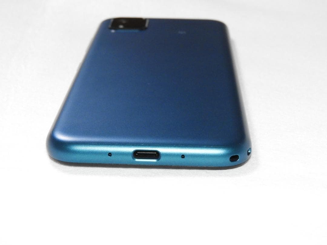 美品 KYOCERA かんたんスマホ3 A205KC グリーン SIMフリー