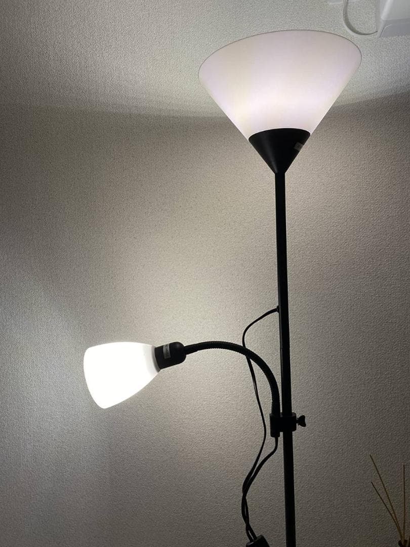 おしゃれな北欧風フロアランプ / シルバーのLEDスタンドライト