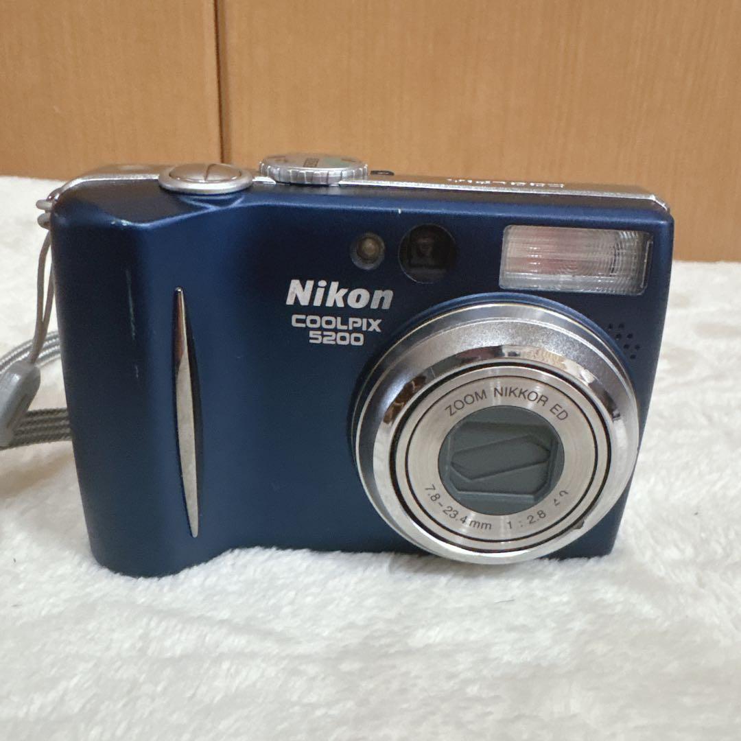 Nikon ニコン　COOLPIX E5200 オールドデジカメ