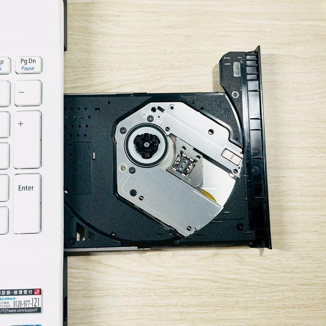 高速SSD✨Windows11 ノートパソコン✨ブルーレイ カメラ 白 カメラ