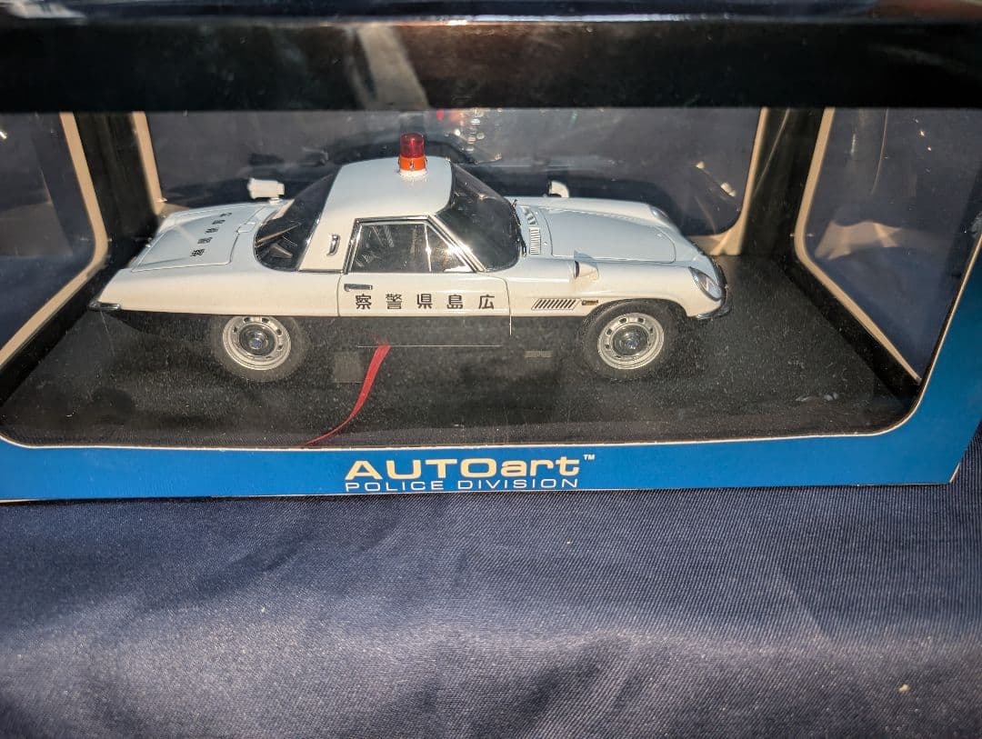 オートアート1/18ミニカー　　　　コスモススポーツパトカー