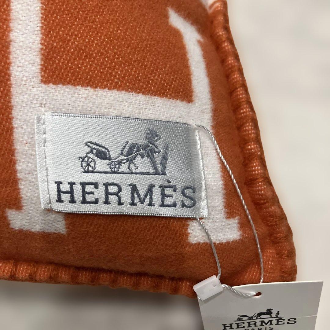 HERMES Hロゴ クッション オレンジ