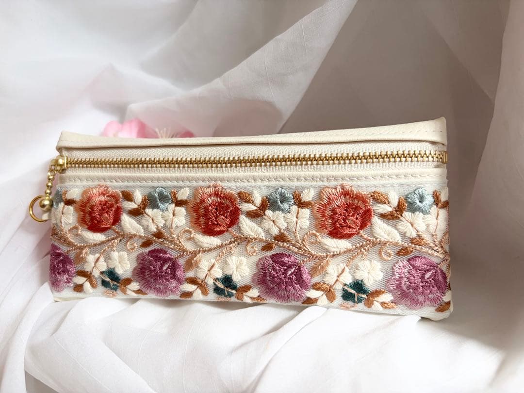 ポーチ　ペンケース　インド刺繍リボン　ホワイト　花柄　合皮　No.187