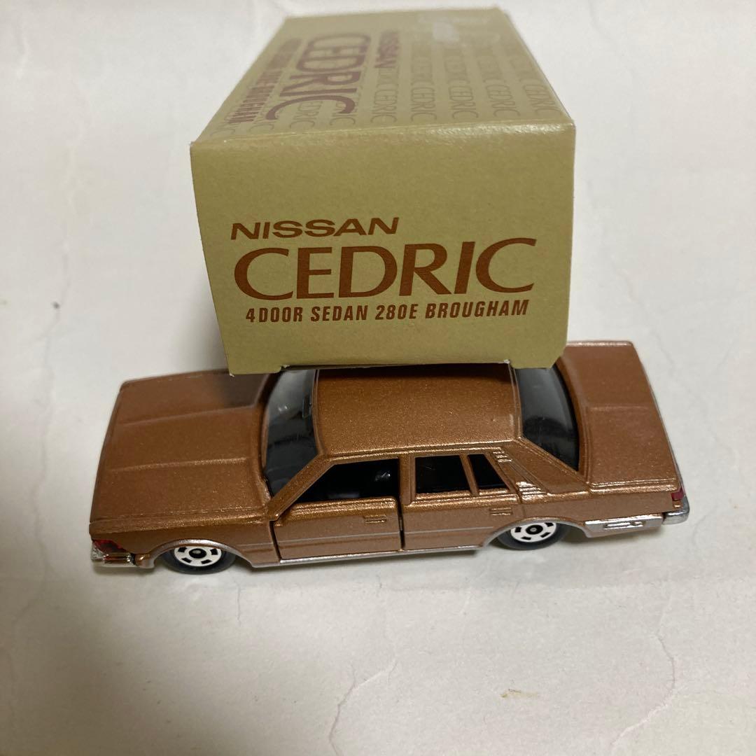 トミカNissan Cedric 430ブラウン 未使用未展示品です。日本製