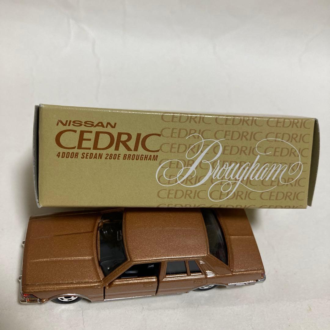トミカNissan Cedric 430ブラウン 未使用未展示品です。日本製