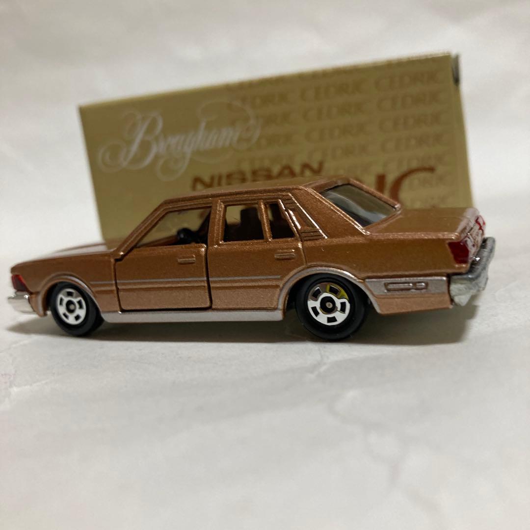 トミカNissan Cedric 430ブラウン 未使用未展示品です。日本製