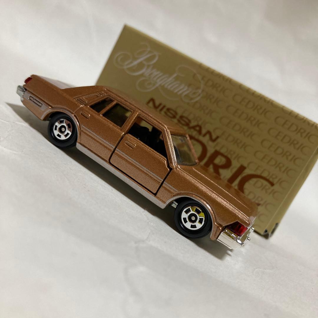 トミカNissan Cedric 430ブラウン 未使用未展示品です。日本製