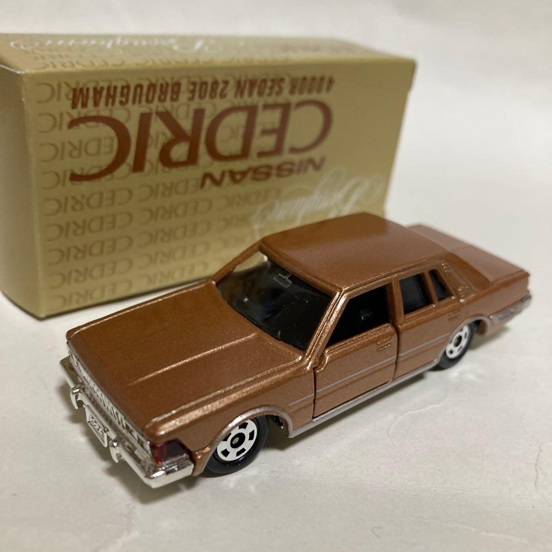 トミカNissan Cedric 430ブラウン 未使用未展示品です。日本製