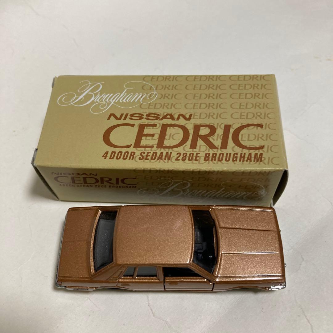トミカNissan Cedric 430ブラウン 未使用未展示品です。日本製