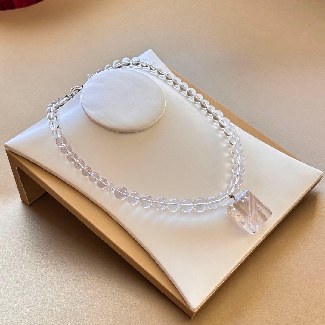 天然石 グリーンクォーツ ネックレス（フェザーインクォーツペンダント付き）