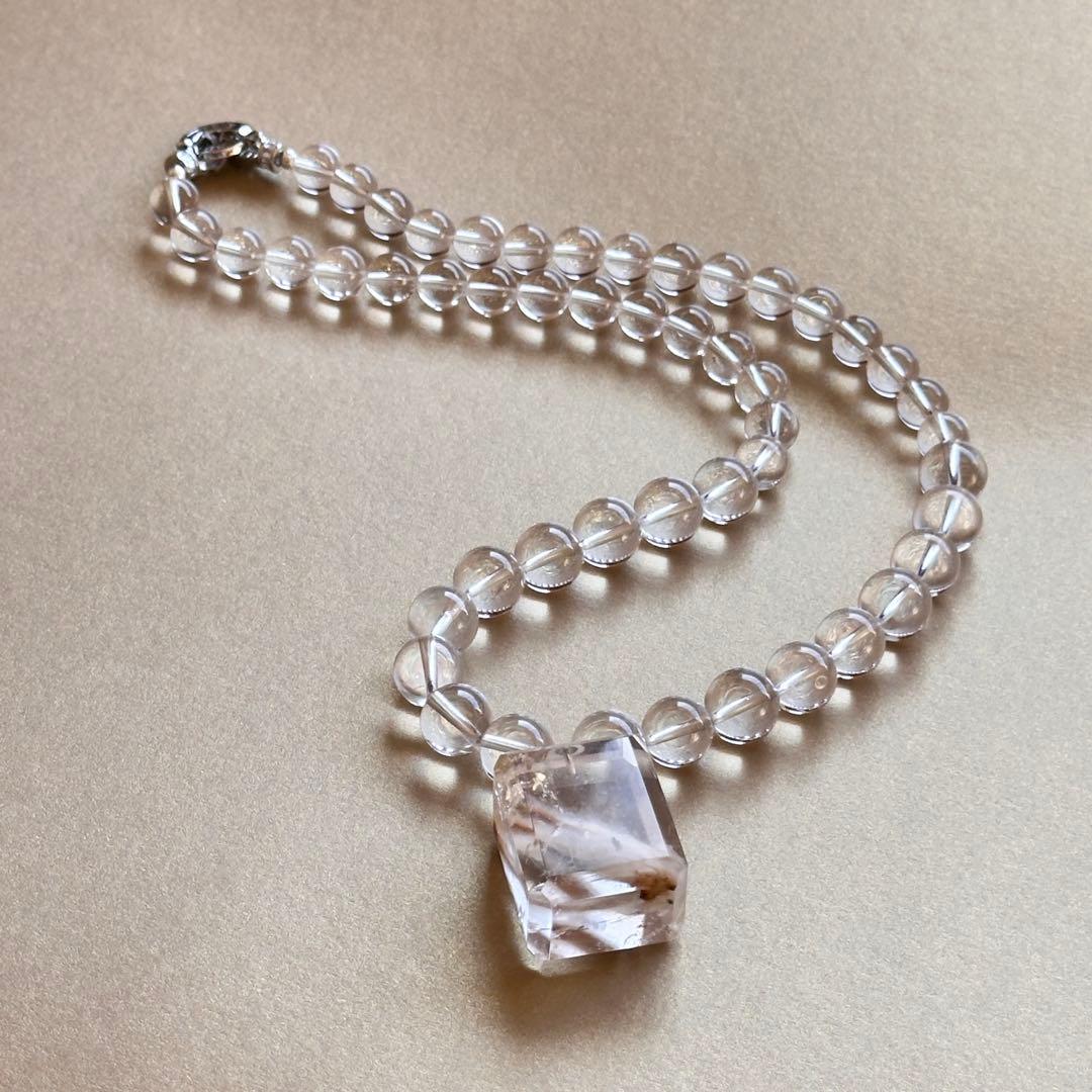 天然石 グリーンクォーツ ネックレス（フェザーインクォーツペンダント付き）