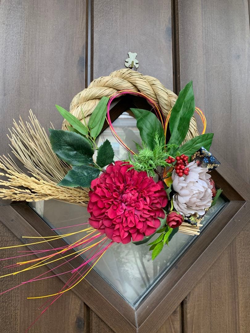 【誰にも負けないシリーズ】ダークなビッグダリアとシャクヤクのコンビしめ縄