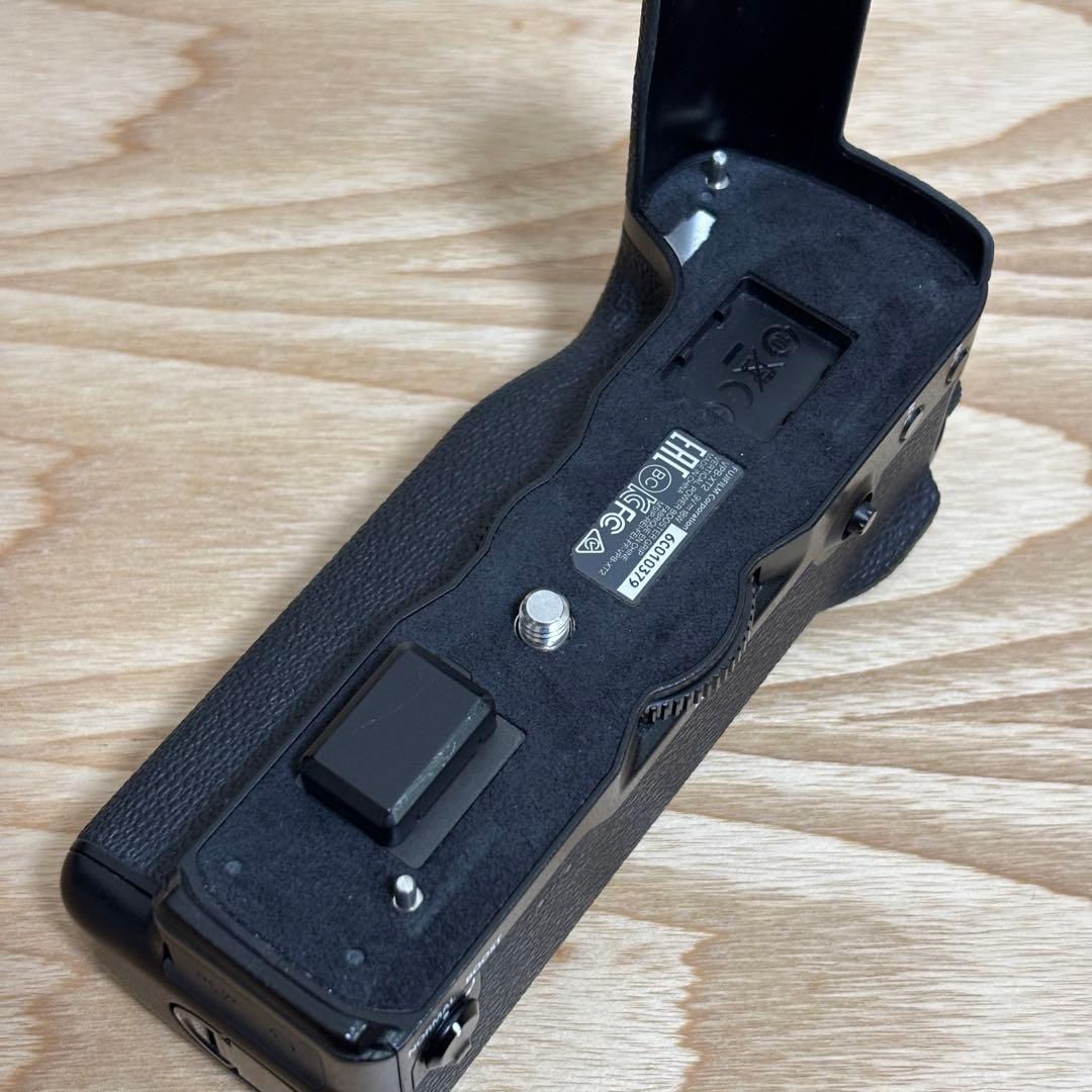 【良品】FUJIFILM X-T2 本体 バッテリー3個　縦グリップ