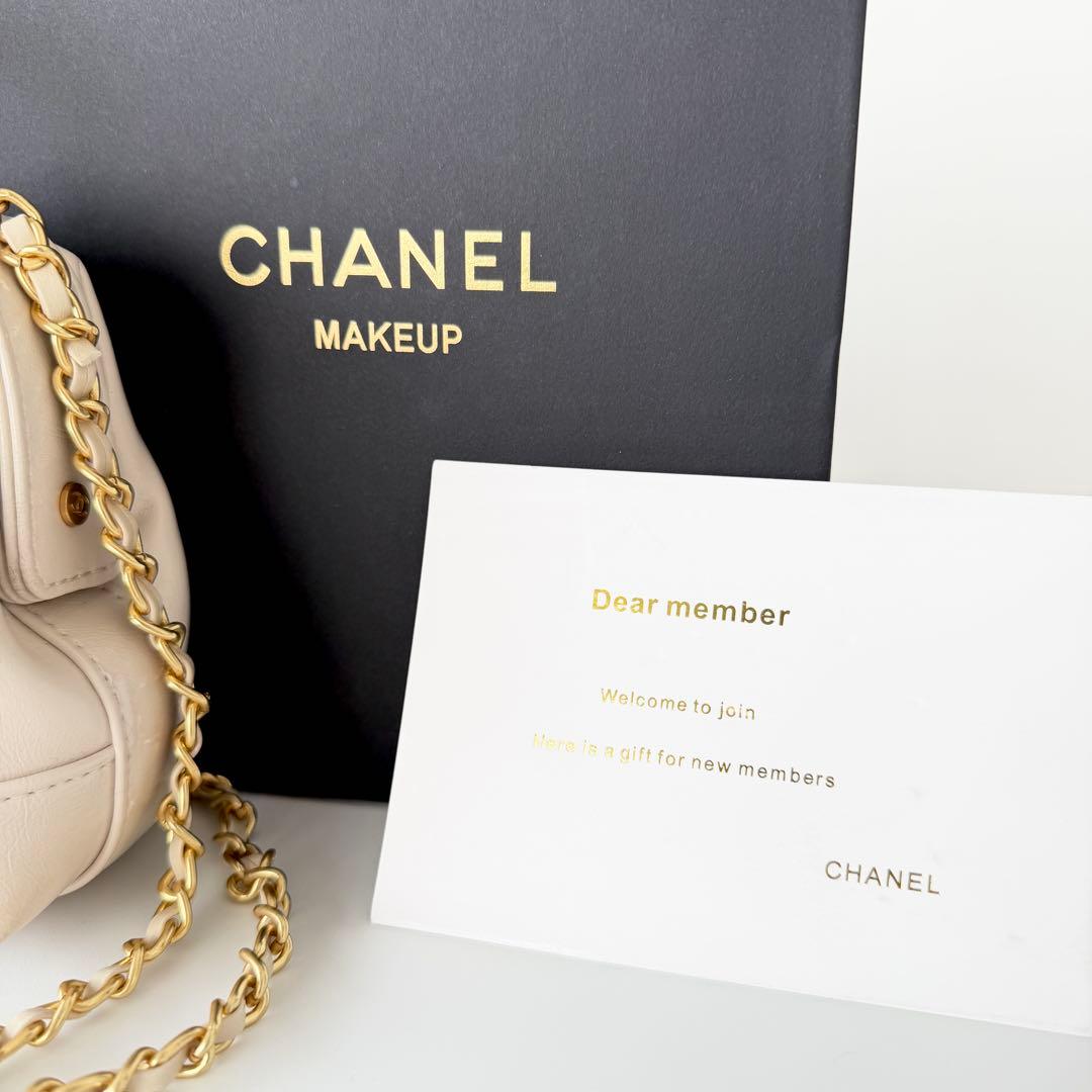 CHANEL ショルダーバッグ　シャネル　VIP 非売品　ホワイト　限定