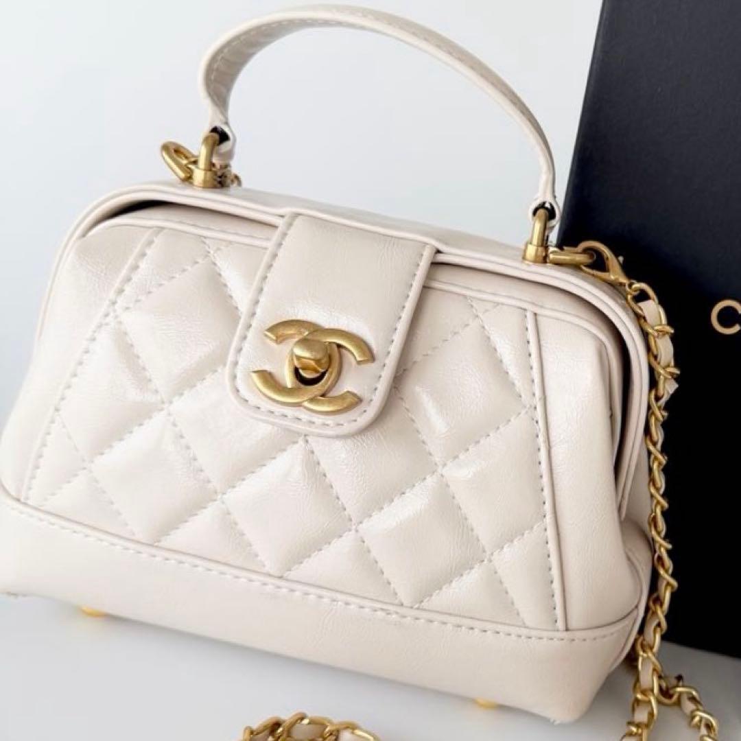 CHANEL ショルダーバッグ　シャネル　VIP 非売品　ホワイト　限定