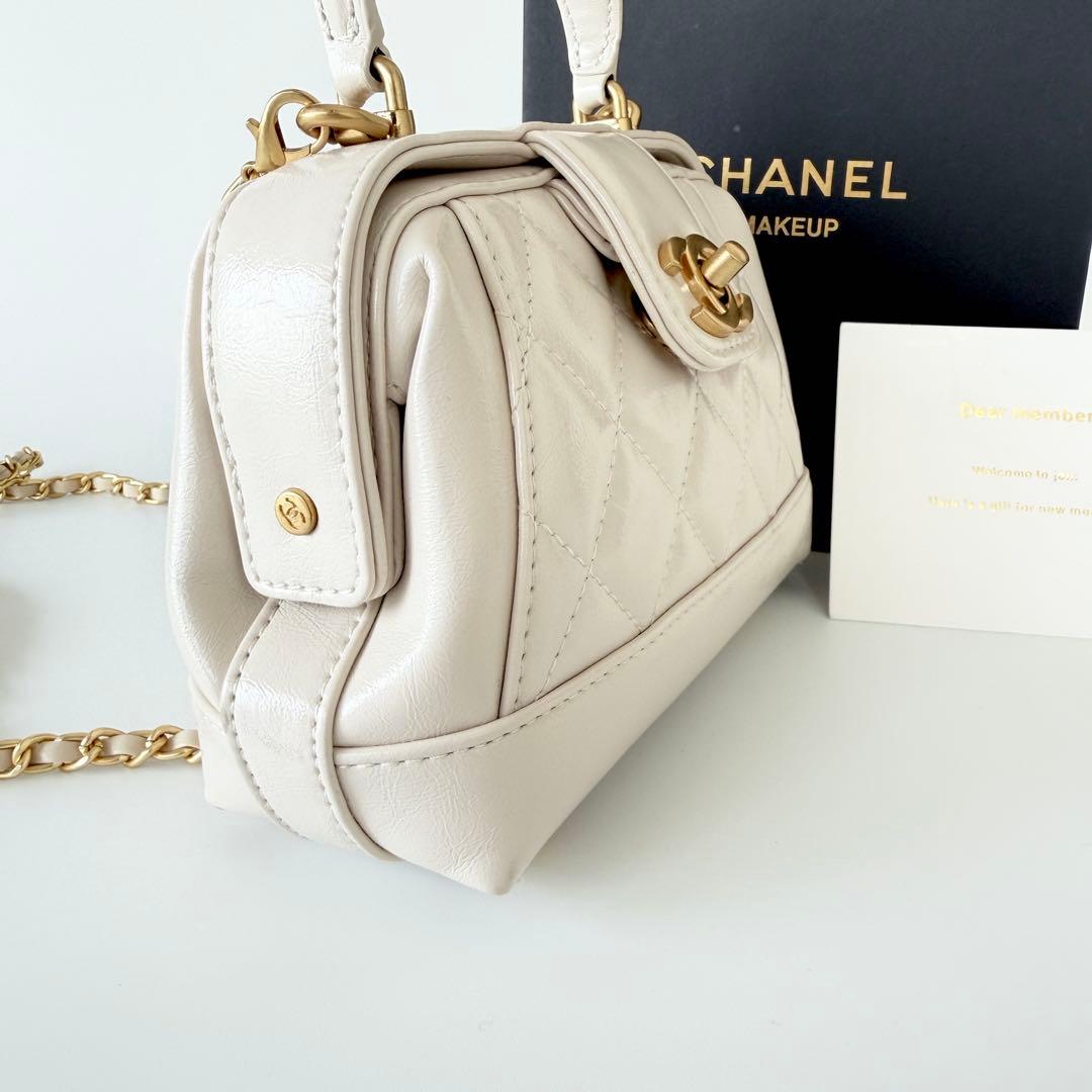 CHANEL ショルダーバッグ　シャネル　VIP 非売品　ホワイト　限定