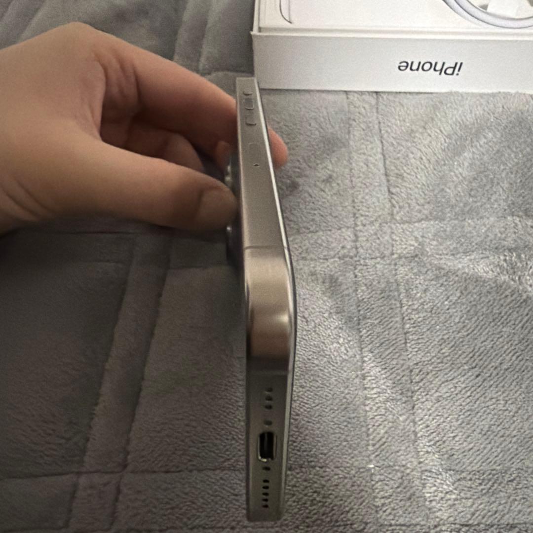 iPhone 15 Pro 256GB バッテリー87%