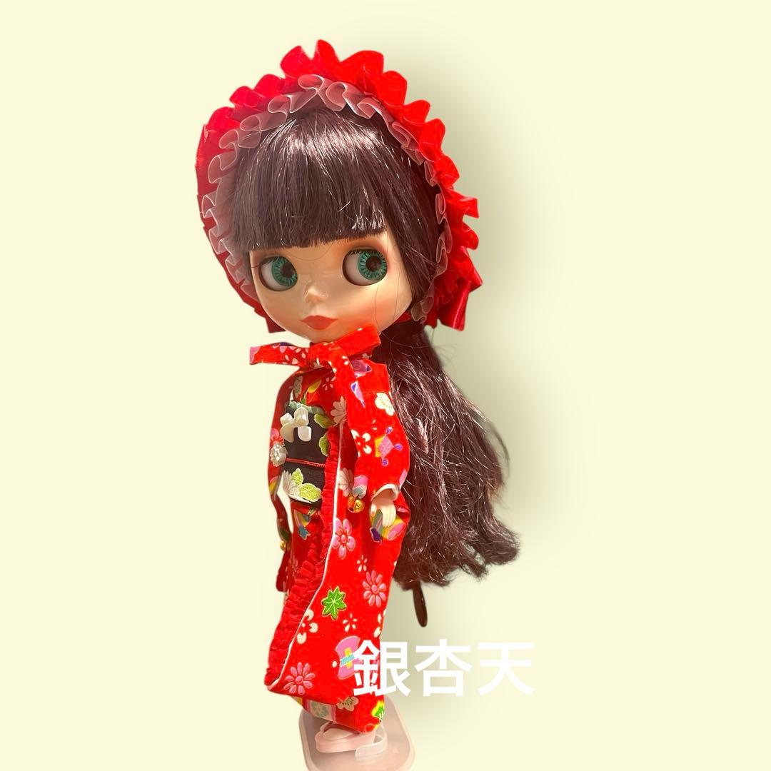 ブライス着物　赤ボンネットのお振袖