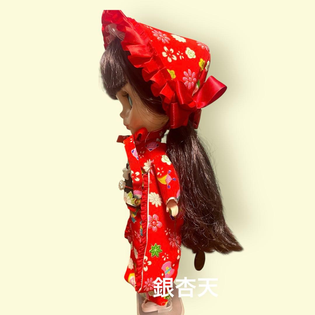 ブライス着物　赤ボンネットのお振袖