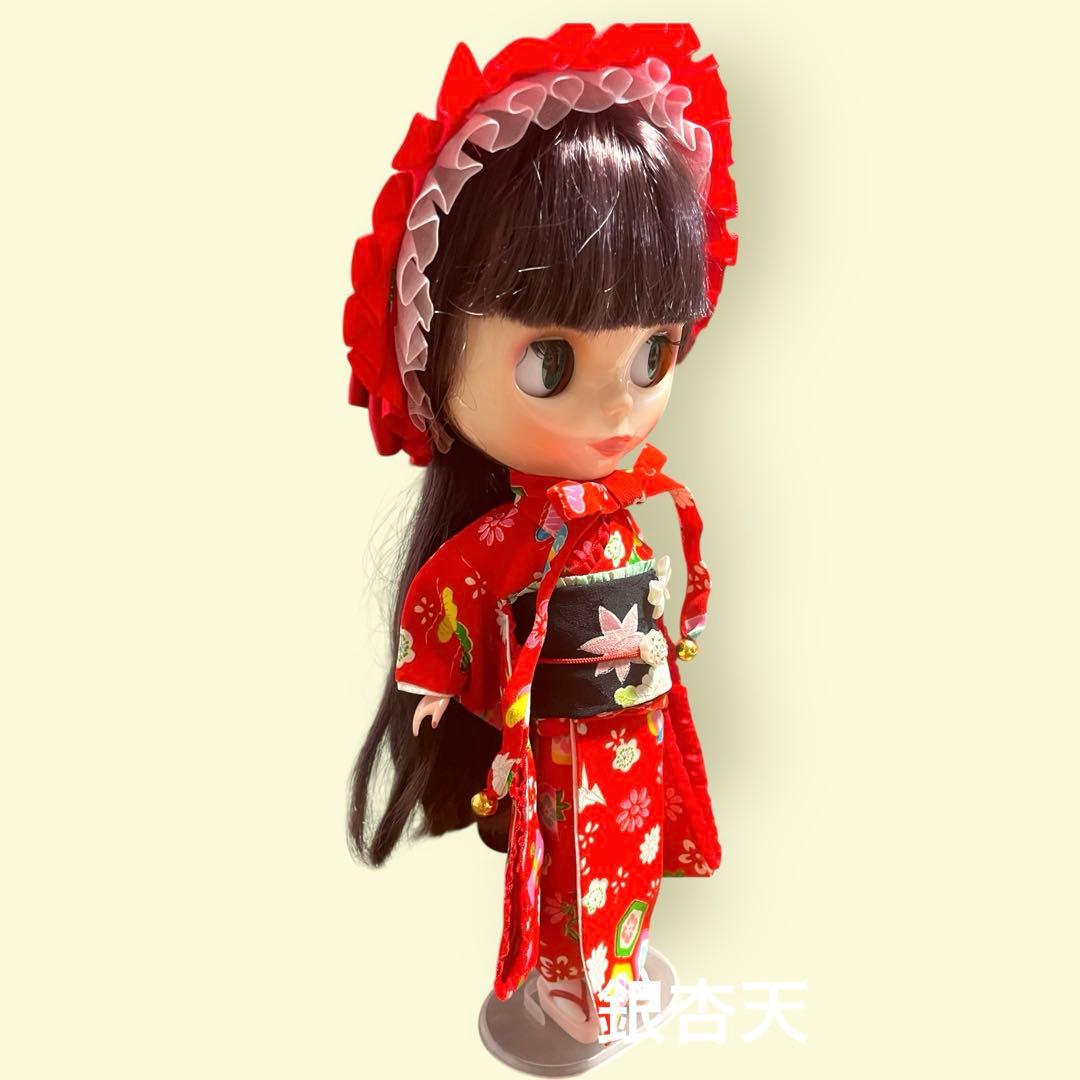 ブライス着物　赤ボンネットのお振袖