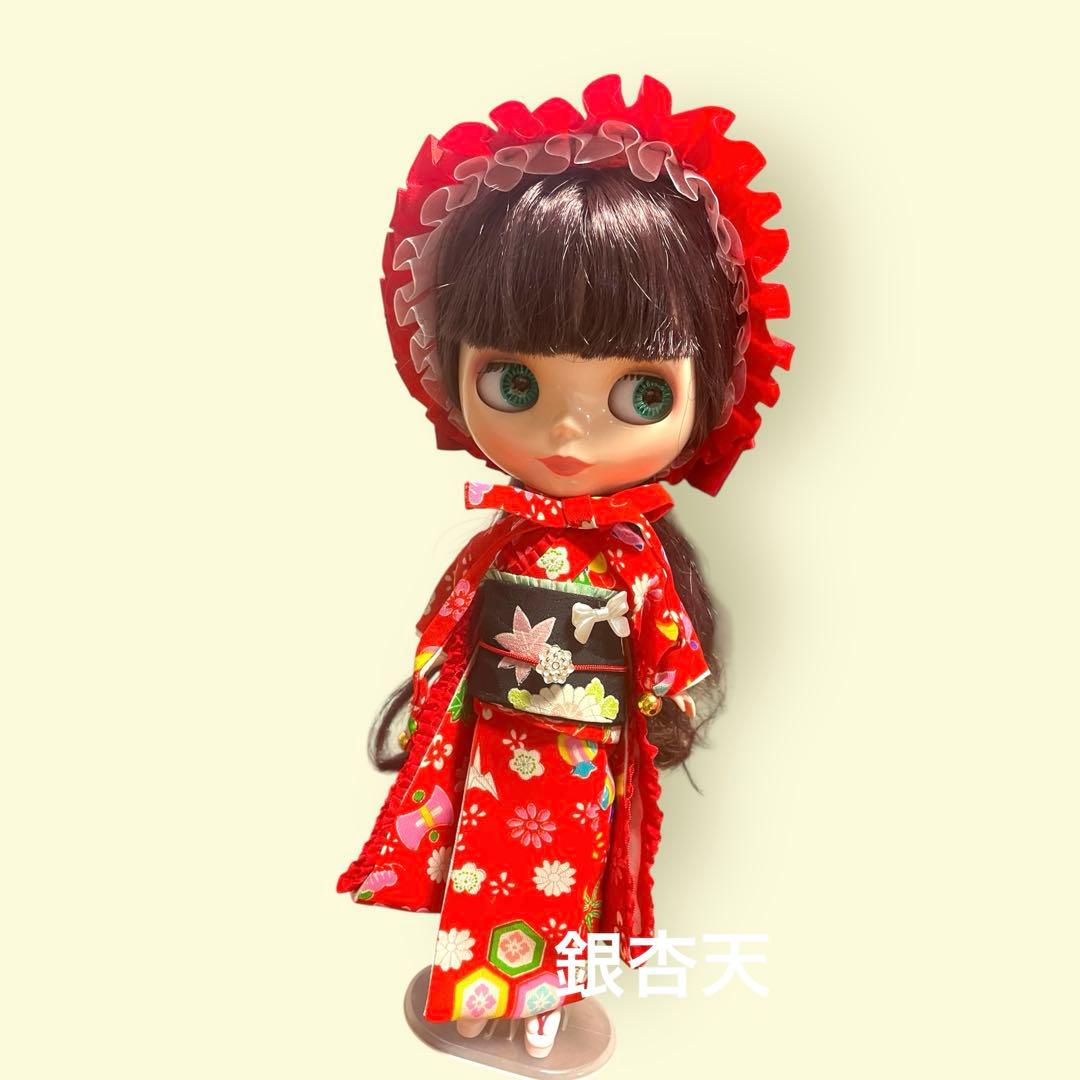 ブライス着物　赤ボンネットのお振袖