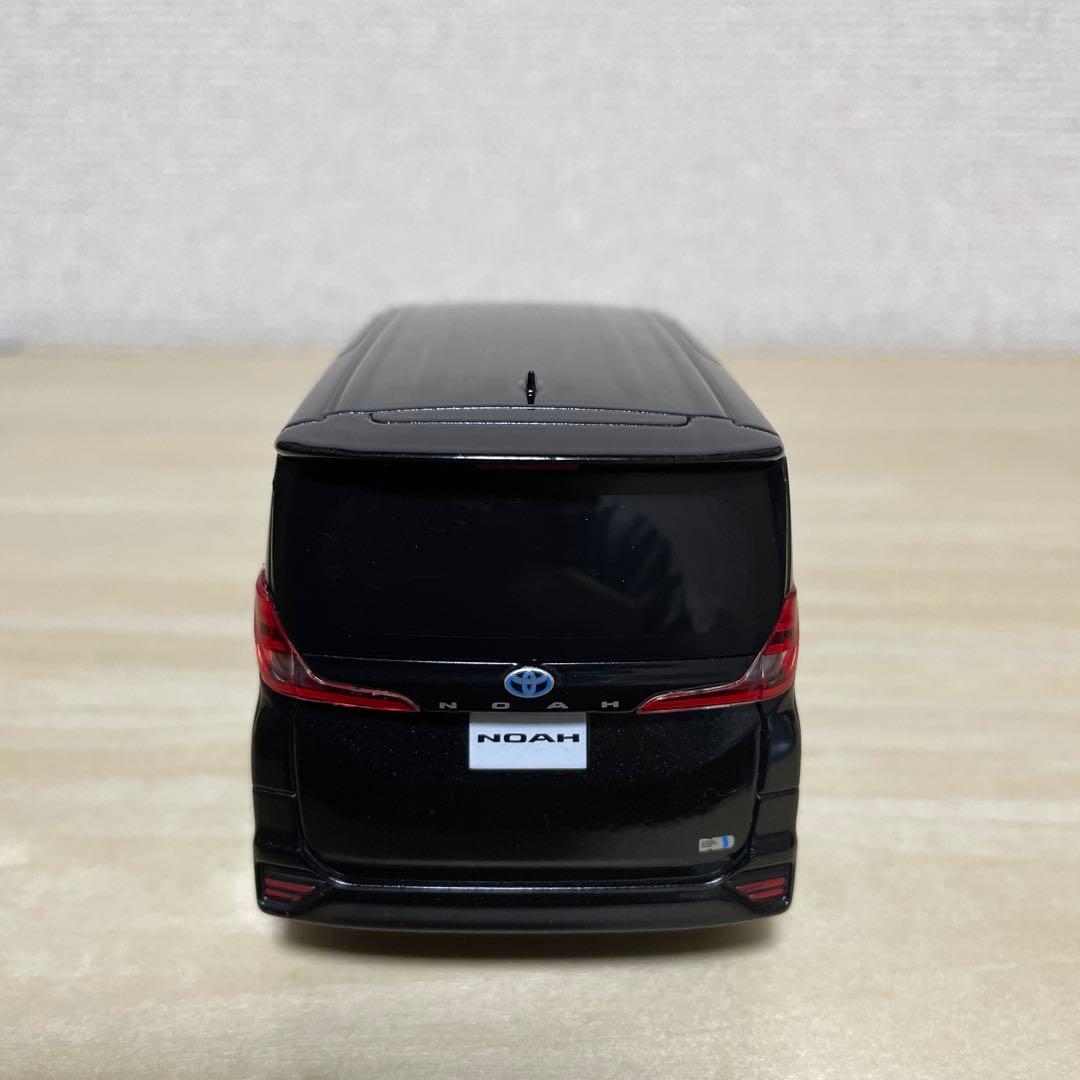 トヨタ　ノア　グリッターブラックガラスフレークカラーサンプル　色見本ミニカー