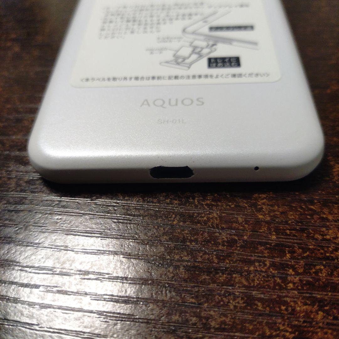 ドコモ　AQUOS sense2　SH-01L　ホワイト　ケース付き