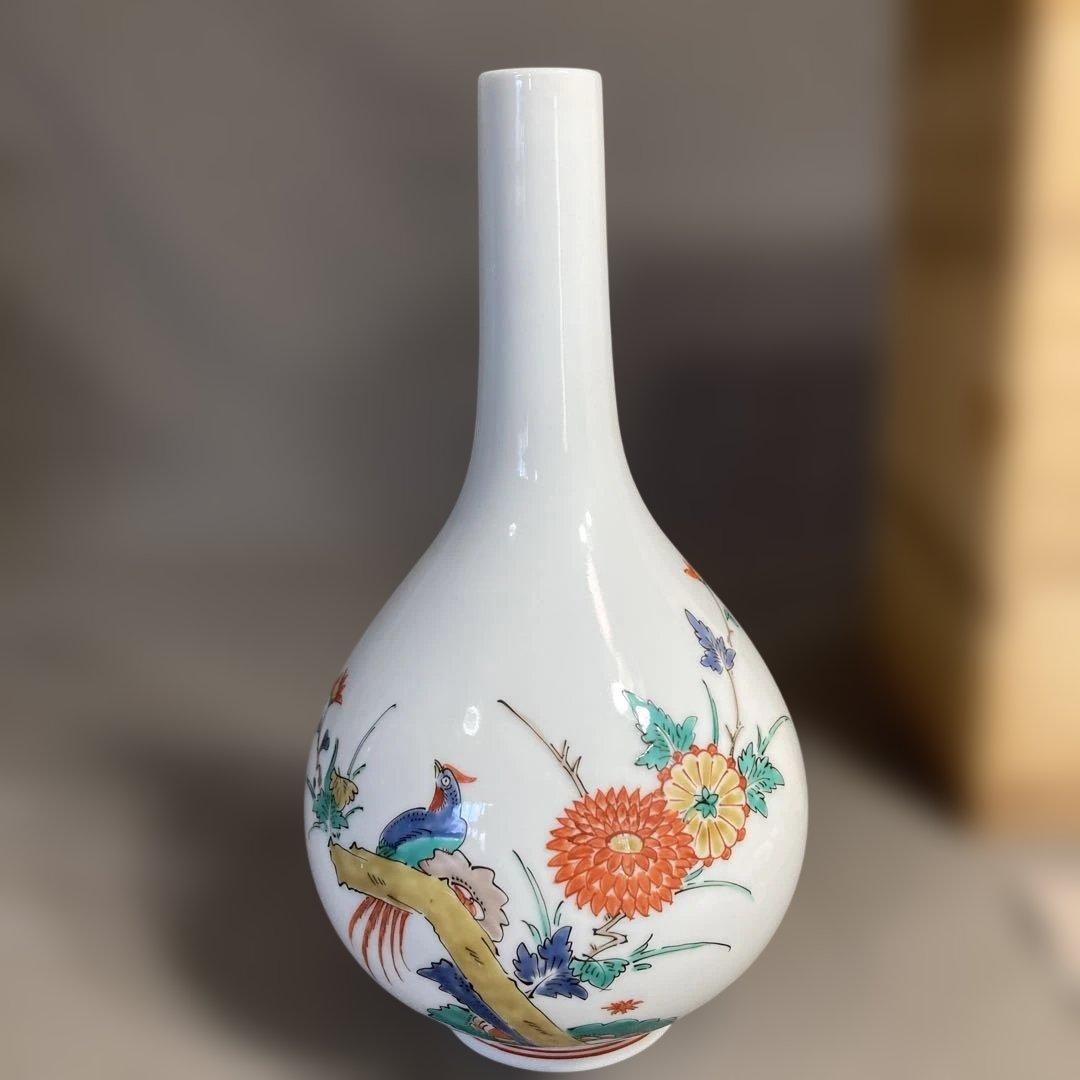 【柿右衛門】赤絵の伝統　日本の名窯　人間国宝　十四代柿右衛門作　錦菊花鳥文　花瓶