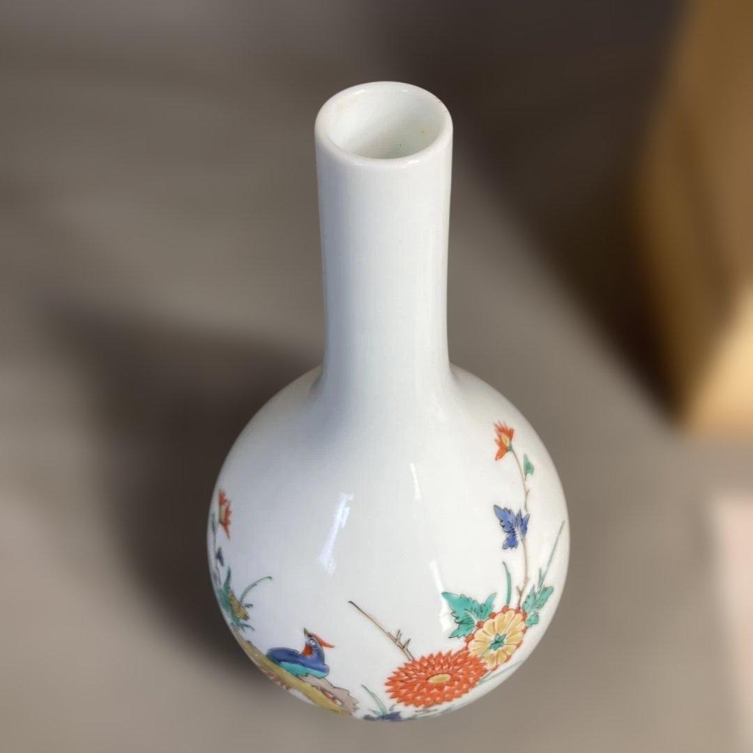 【柿右衛門】赤絵の伝統　日本の名窯　人間国宝　十四代柿右衛門作　錦菊花鳥文　花瓶