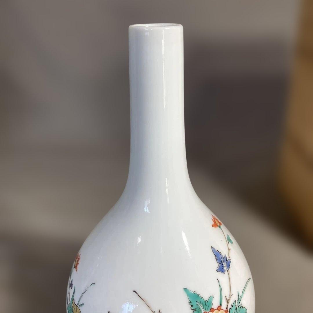 【柿右衛門】赤絵の伝統　日本の名窯　人間国宝　十四代柿右衛門作　錦菊花鳥文　花瓶