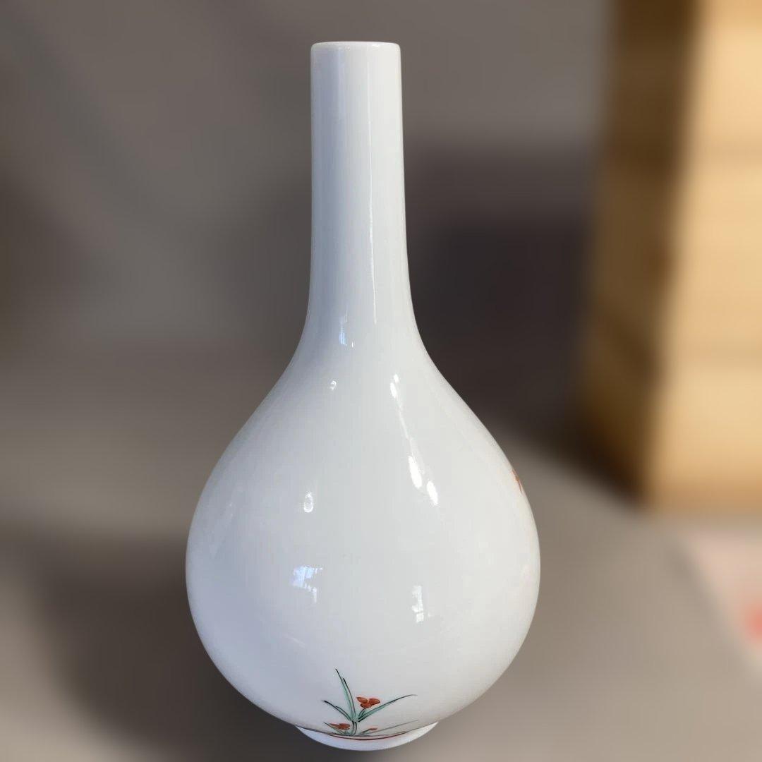 【柿右衛門】赤絵の伝統　日本の名窯　人間国宝　十四代柿右衛門作　錦菊花鳥文　花瓶