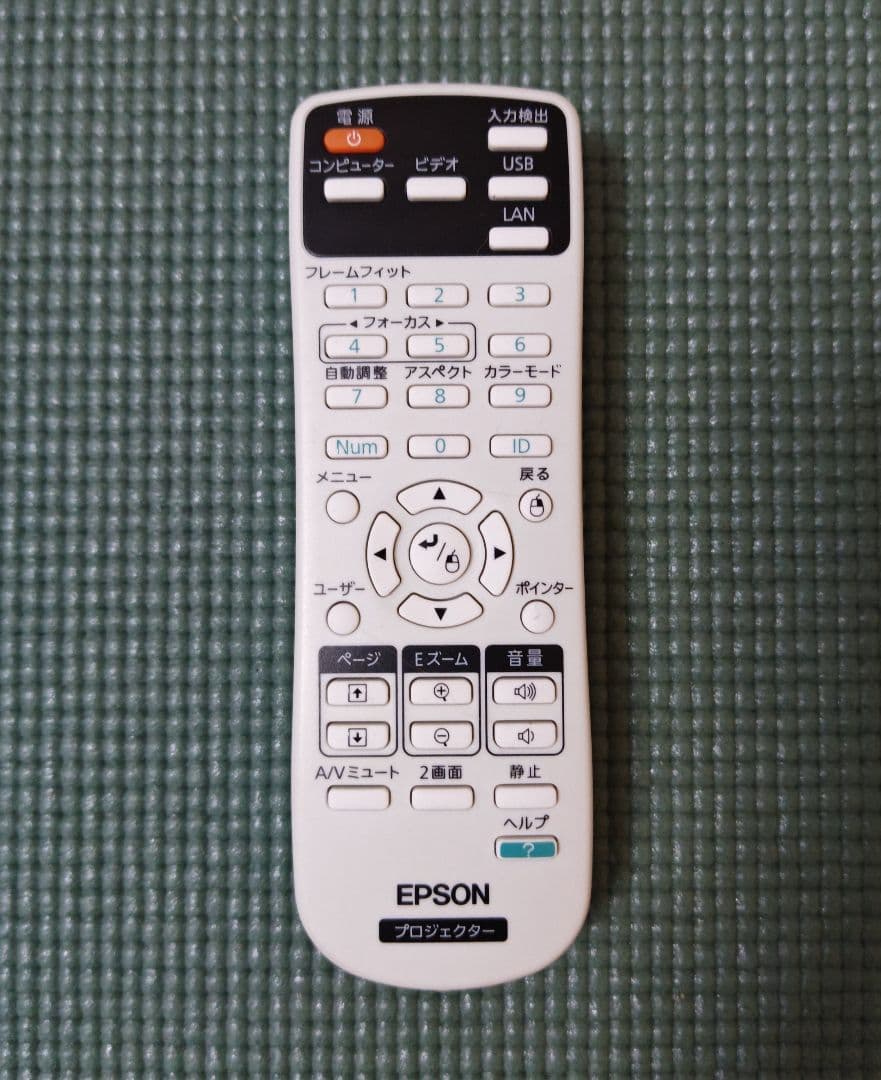 美品　プロジェクター エプソン EB-1751 持ち運びに便利なサイズ