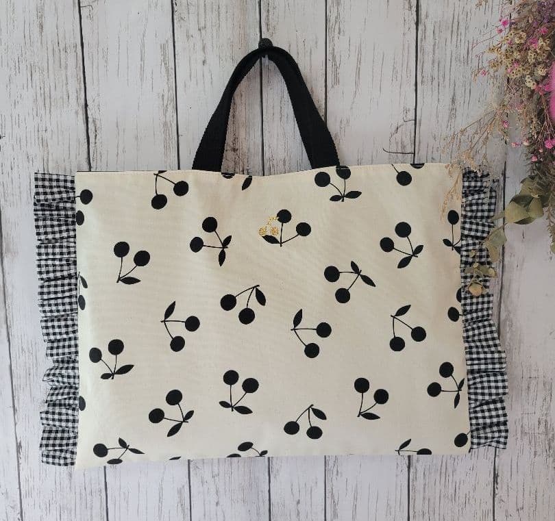 さくらんぼ黒★オーダー受付◇入園入学セット★入園グッズ★上履き入れ★ハンドメイド