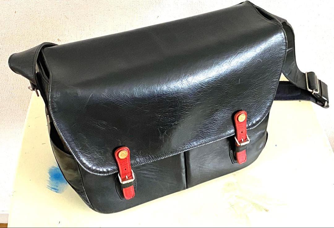 アクリュ acru カメラバッグ