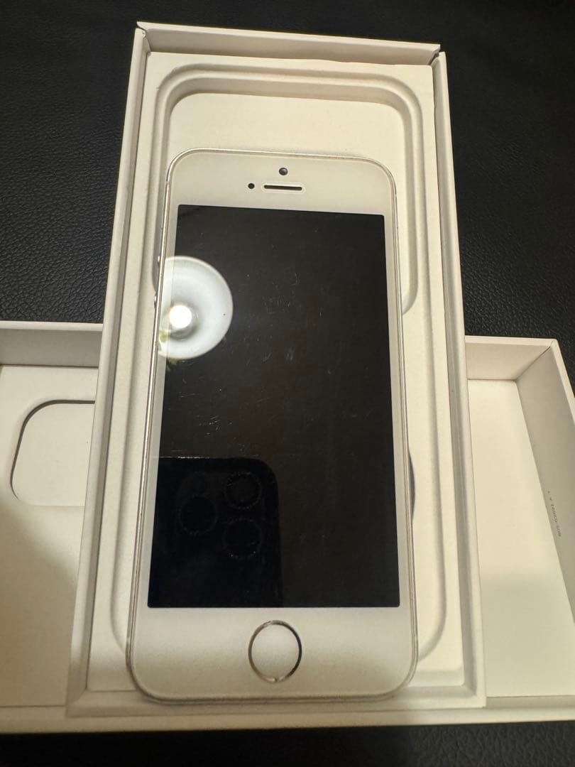 美品　Apple iPhone 5s 64GB シルバー SIMなし