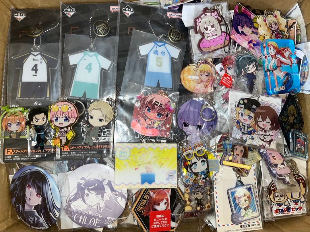 アニメグッズ 缶バッジ アクスタ 小物 700点以上 大量 まとめ売りトレカ無し