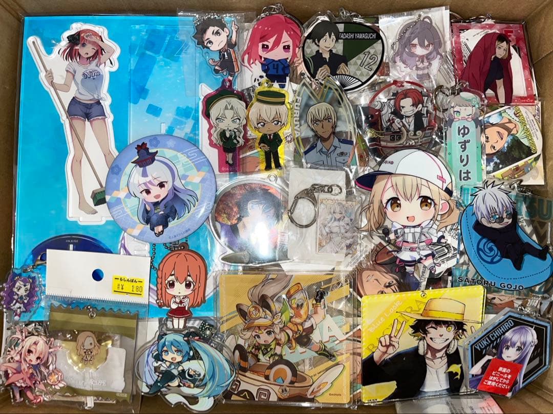 アニメグッズ 缶バッジ アクスタ 小物 700点以上 大量 まとめ売りトレカ無し