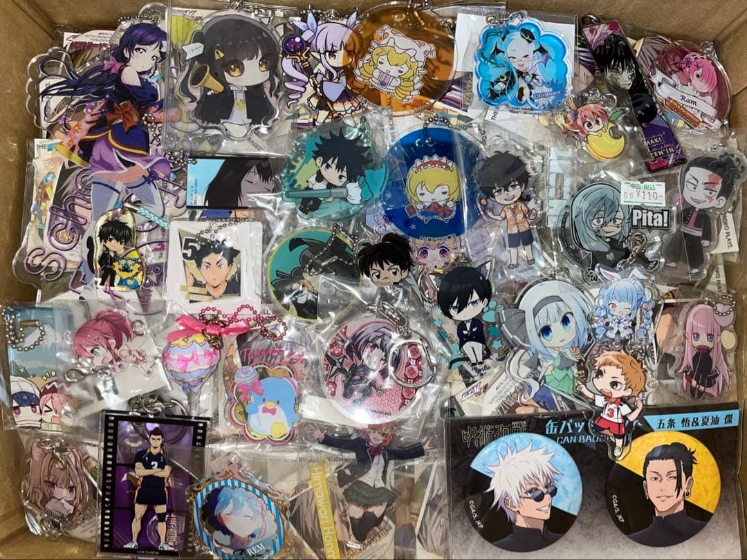 アニメグッズ 缶バッジ アクスタ 小物 700点以上 大量 まとめ売りトレカ無し