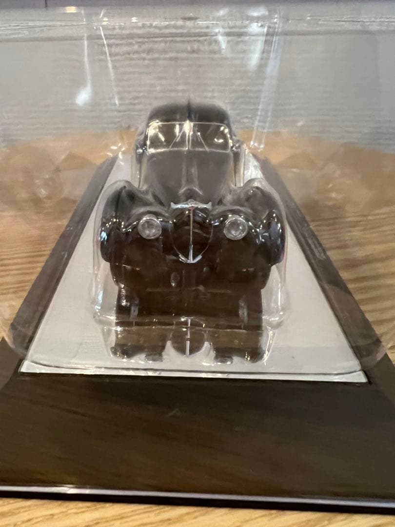 ブガッティ 57SC アトランティック 1/43