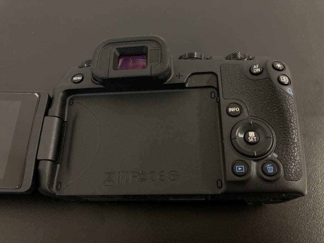 Canon EOS Rミラーレスカメラ本体バッテリー2個付き