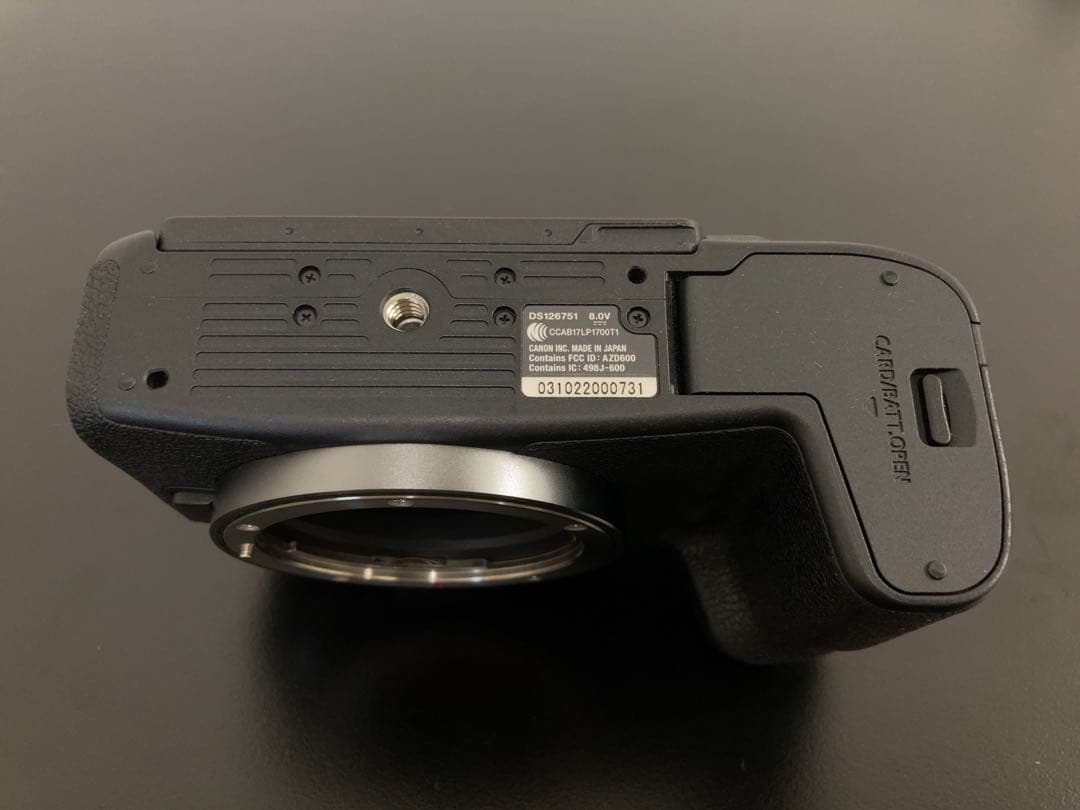 Canon EOS Rミラーレスカメラ本体バッテリー2個付き