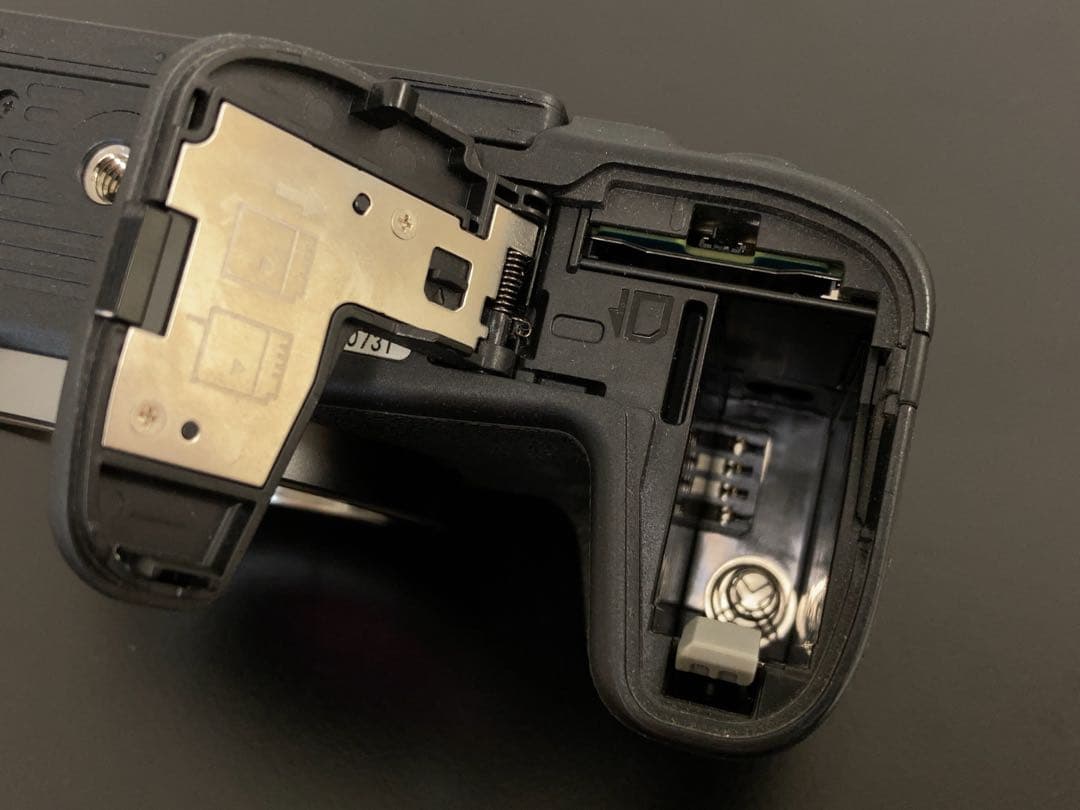 Canon EOS Rミラーレスカメラ本体バッテリー2個付き