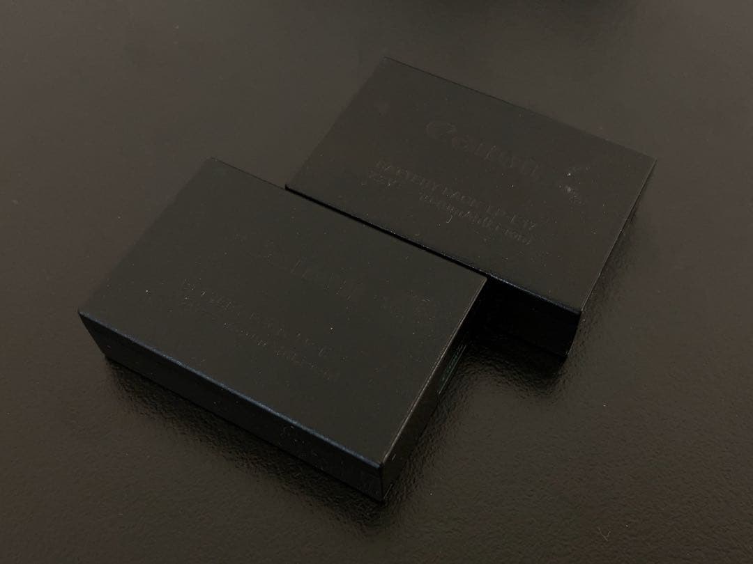 Canon EOS Rミラーレスカメラ本体バッテリー2個付き