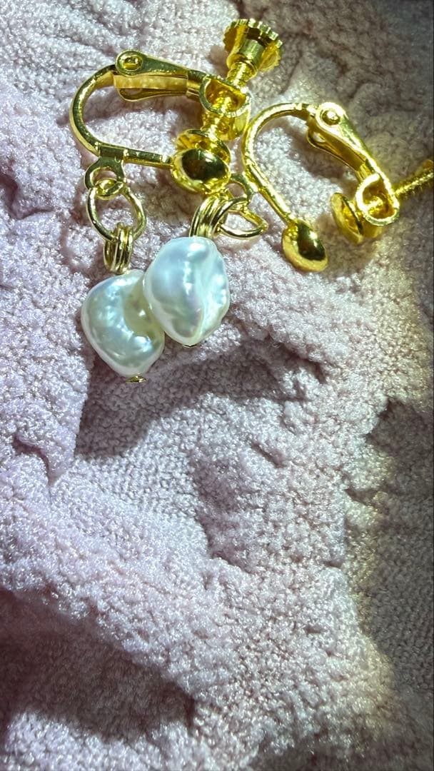 虹色に光る天然✨木の葉型バロックPerlイヤリング✨